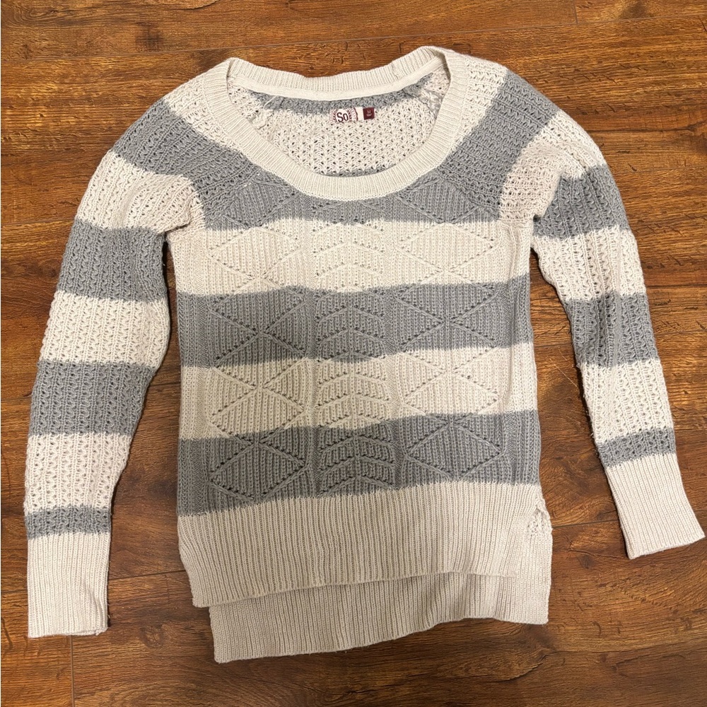 SO Women's Gray and Cream Textured Sweater